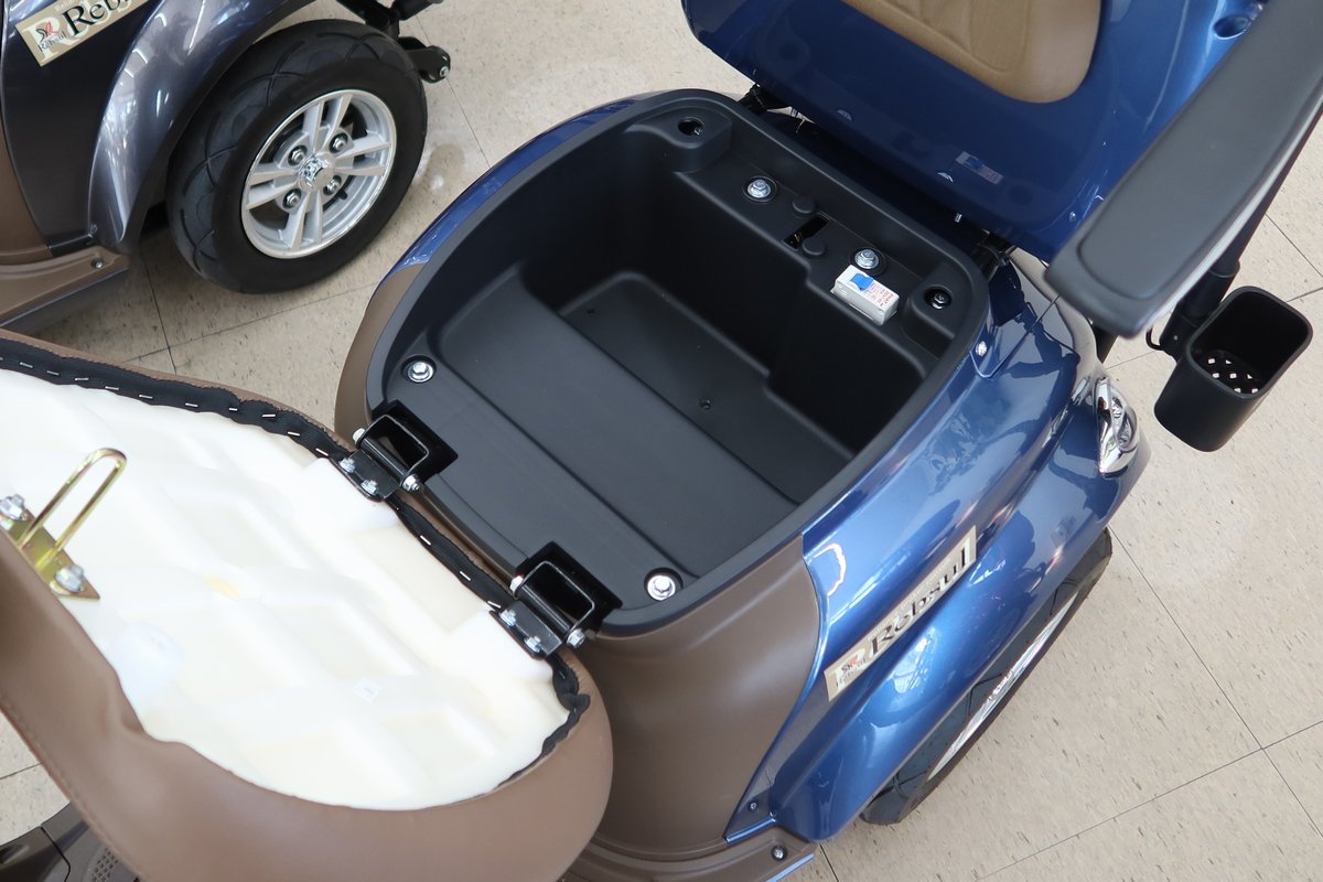 シート下荷室 シート下荷室