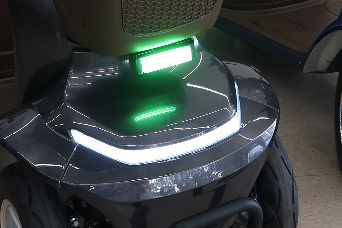 フロントウィンカー兼フォグランプ フロントウィンカー兼フォグランプ